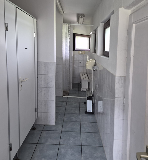 Sanitärgebäude toilette dusche damen 500x540