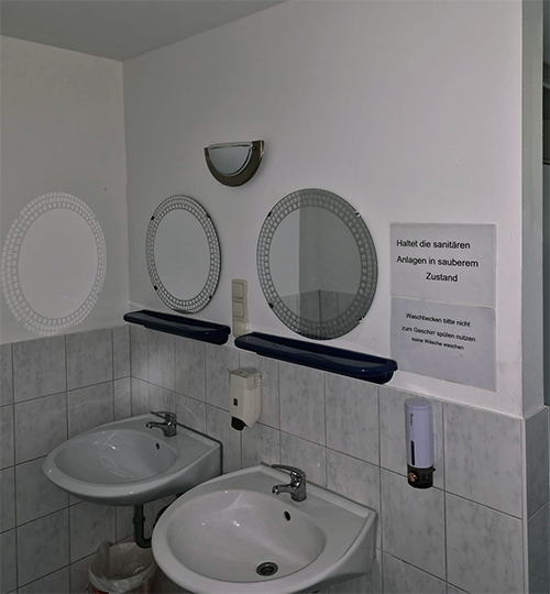 Sanitärgebäude waschbecken herren 500x540
