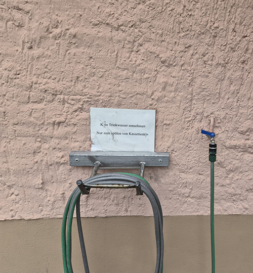 Sanitärgebäude entsorgung bio chemietoilette 500x540px
